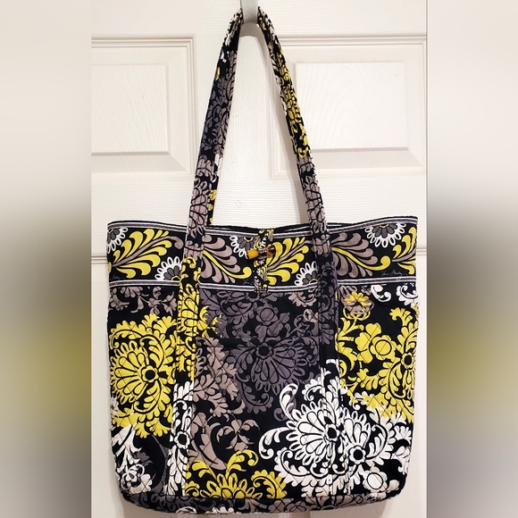 Vera Bradley Handbags - Vera Bradley 17" x 13.5" Tote Bag Barroque retired Print